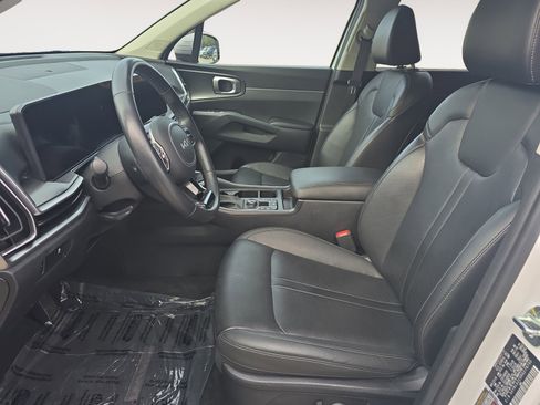 Used 2024 Kia Sorento S image 17