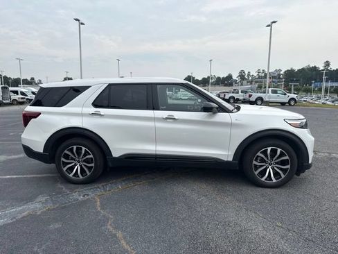 Used 2022 Ford Explorer ST-Line w/ Class IV Trailer Tow Package RWD image 2