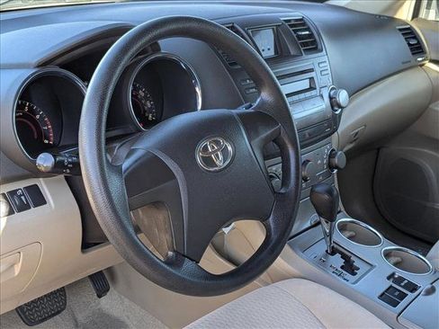 Used 2010 Toyota Highlander 2WD image 10