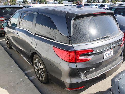 Used 2023 Honda Odyssey Touring image 3