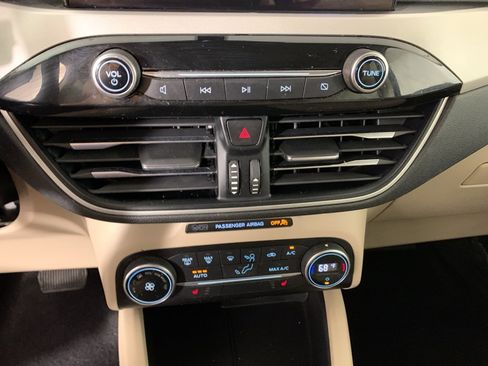 Used 2020 Ford Escape SE image 24