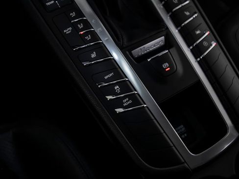 Used 2020 Porsche Macan AWD/4WD image 35