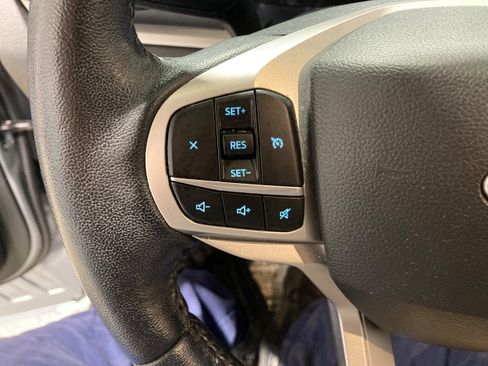 Used 2022 Ford Explorer XLT w/ Equipment Group 202A AWD/4WD image 25