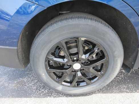 Used 2023 Chevrolet Equinox LT image 9