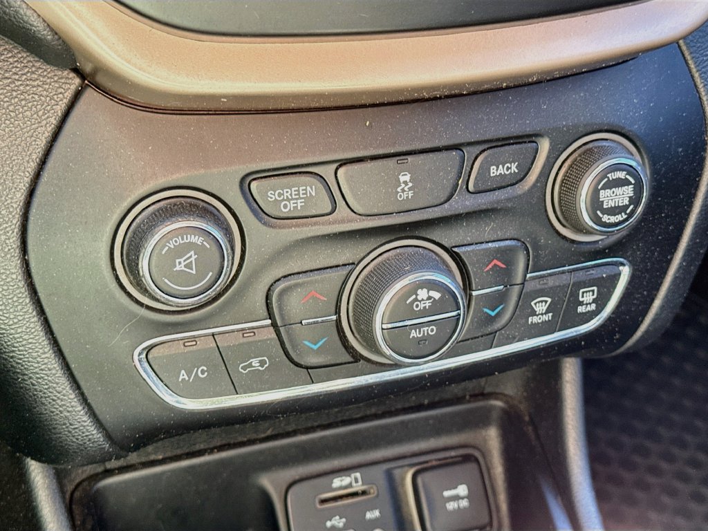Used 2014 Jeep Cherokee Limited w/ Luxury Group FWD image 20