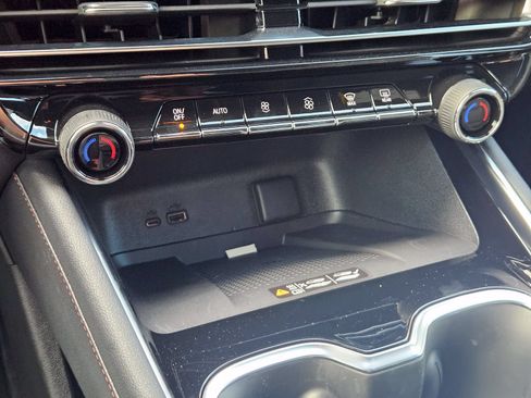 New 2026 Chevrolet Traverse Z71 w/ LPO, Floor Liner Package AWD/4WD image 21