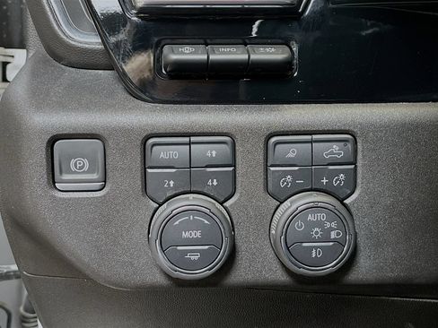 Used 2025 Chevrolet Silverado 1500 LTZ w/ LTZ Premium Package AWD/4WD image 10