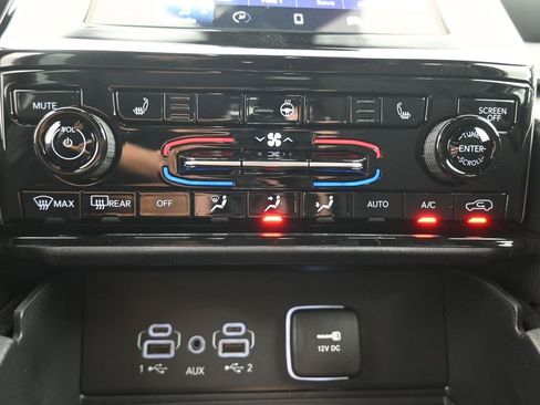 New 2025 Jeep Grand Cherokee Laredo image 3