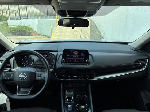 Used 2025 Nissan Rogue SV FWD image 30