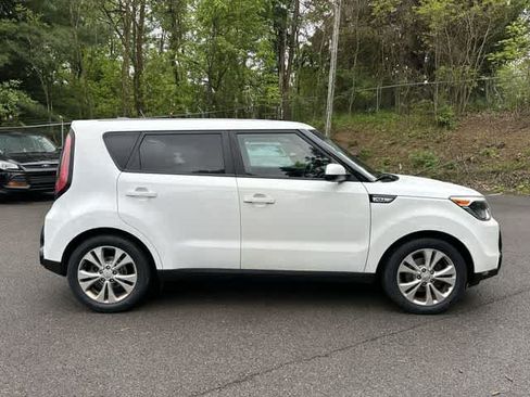 Used 2016 Kia Soul + w/ Audio Package FWD image 3