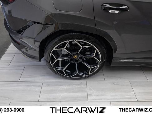 Used 2023 Lamborghini Urus Performante AWD/4WD image 32