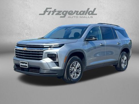 Used 2026 Chevrolet Traverse LT AWD/4WD image 2