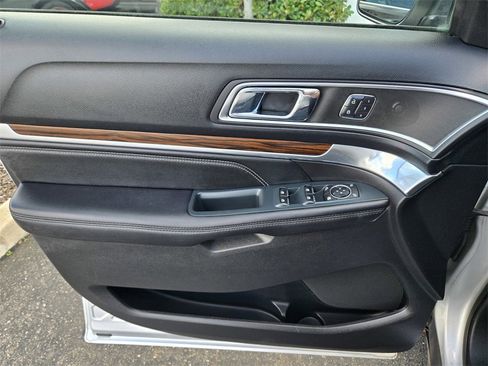 Used 2016 Ford Explorer Limited image 16