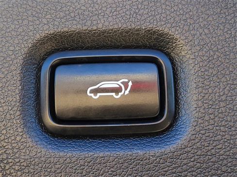 Used 2020 Hyundai Santa Fe Limited image 12