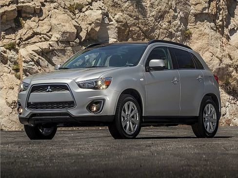 Used 2014 Mitsubishi Outlander Sport ES FWD image 1
