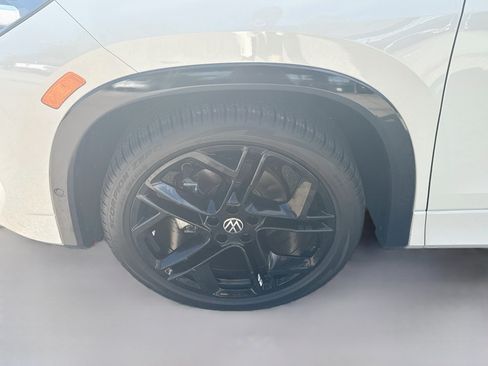 Used 2026 Volkswagen Tiguan SE R-Line FWD image 36