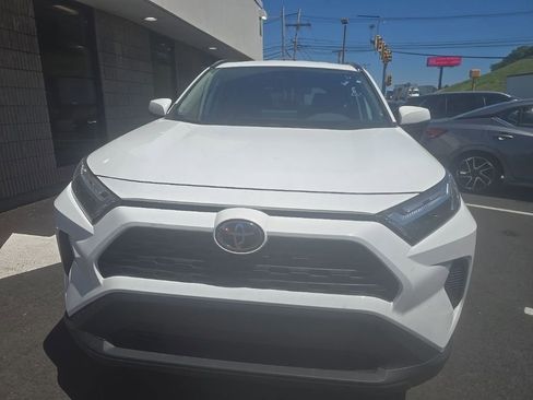 Used 2025 Toyota RAV4 XLE AWD/4WD image 2