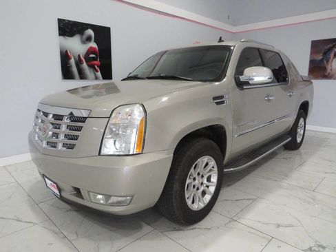 Used 2007 Cadillac Escalade EXT w/ Information Package image 7