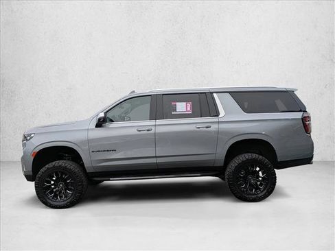 Used 2024 Chevrolet Suburban Premier image 8