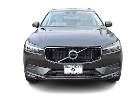 Used 2021 Volvo XC60 T5 Momentum w/ Premium Package image 2