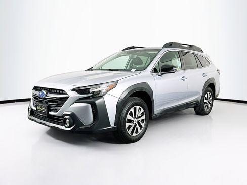 Used 2024 Subaru Outback Premium image 3