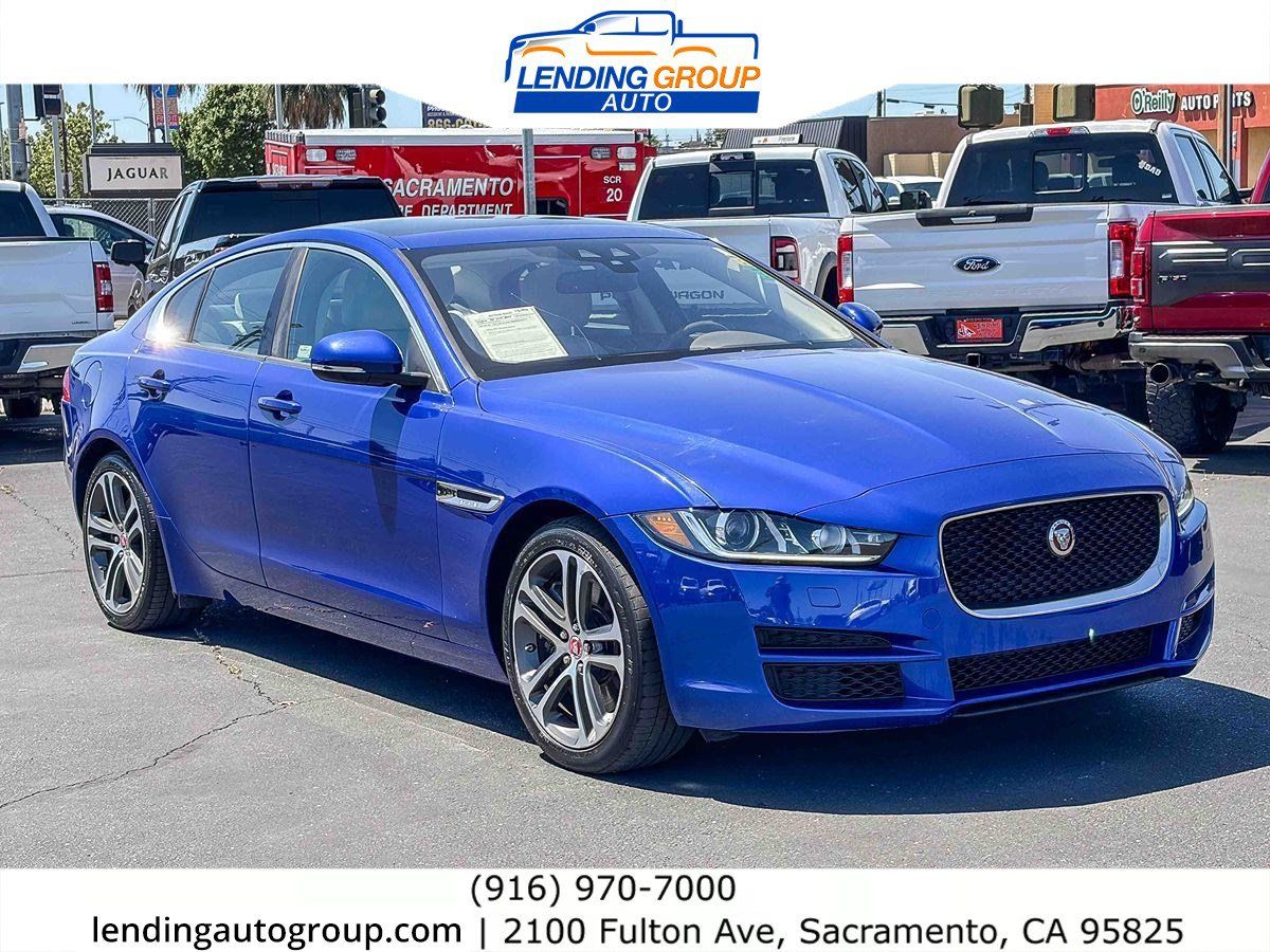 Used 2017 Jaguar XE Premium RWD image 5