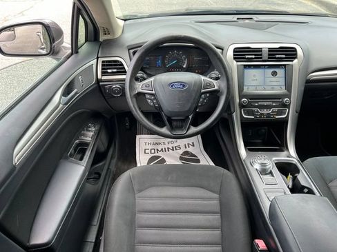 Used 2018 Ford Fusion SE FWD image 29