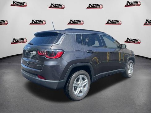 Used 2023 Jeep Compass Latitude w/ Convenience Group AWD/4WD image 3