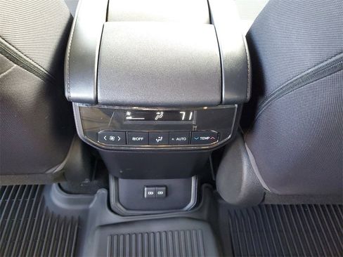 Used 2023 Toyota Highlander LE image 14