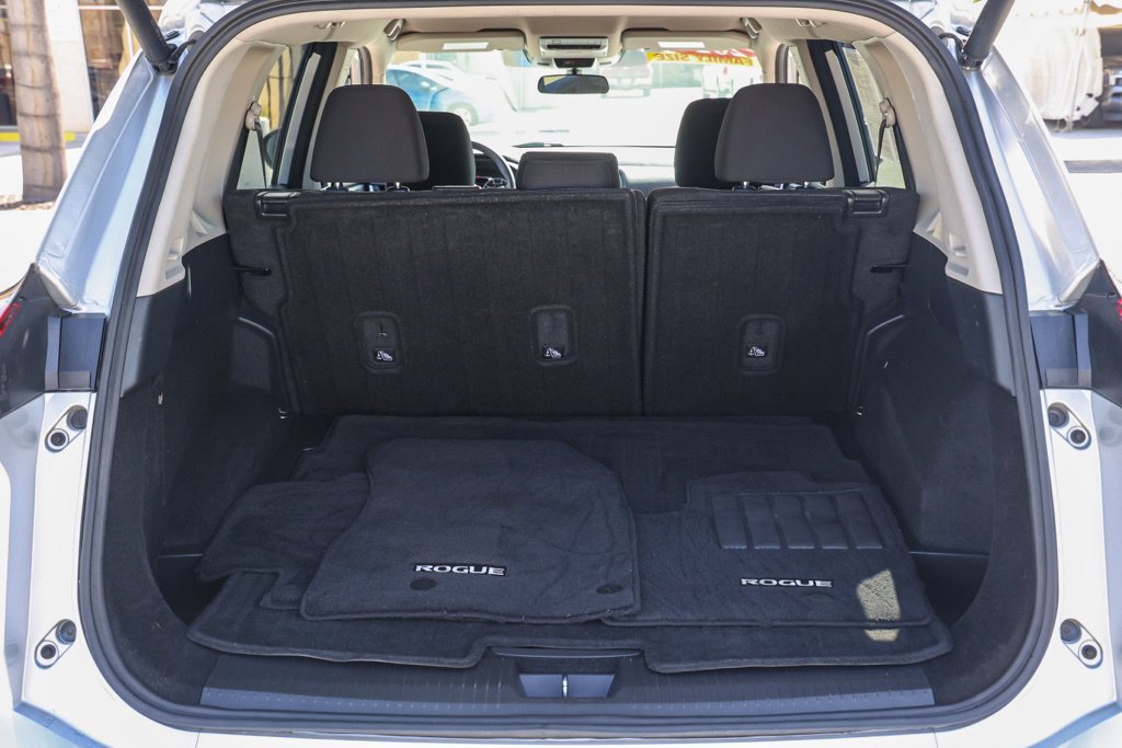 Used 2024 Nissan Rogue SV FWD image 17