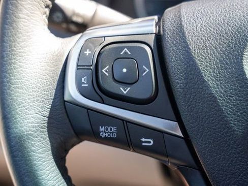 Used 2017 Toyota Camry XLE FWD image 21