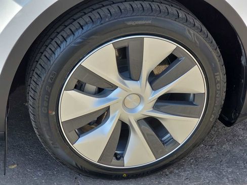 Used 2023 Tesla Model Y Long Range image 12