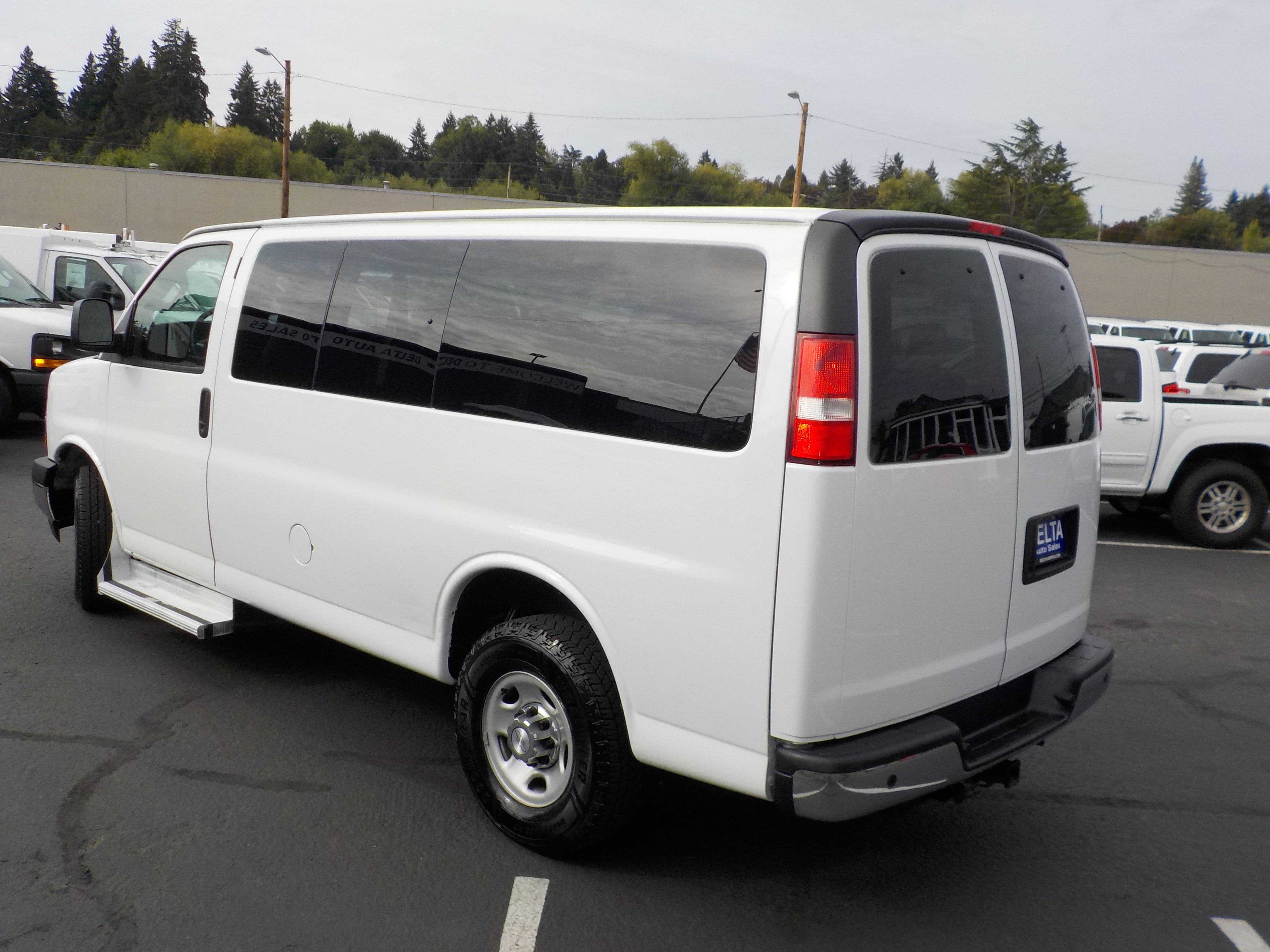 Used 2017 Chevrolet Express 3500 LT w/ LT Preferred Equipment Group RWD image 11