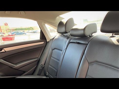 Used 2014 Volkswagen Passat 1.8T Wolfsburg Edition FWD image 11