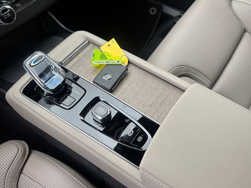 New 2026 Volvo XC90 B6 Ultra image 11