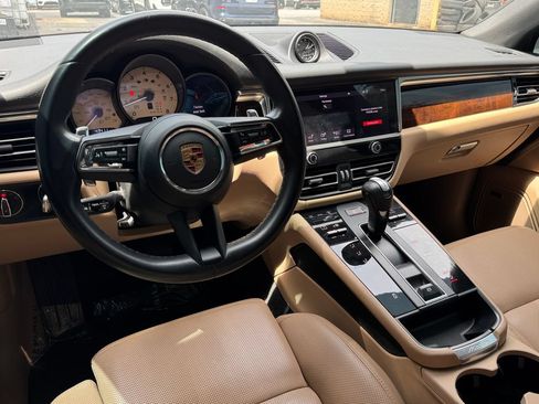 Used 2023 Porsche Macan AWD/4WD image 29