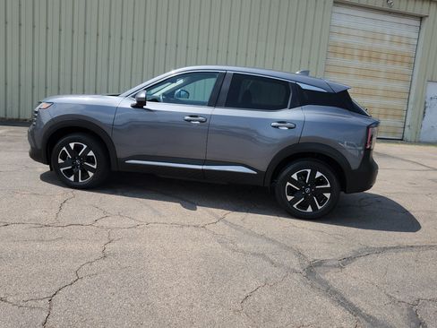Used 2025 Nissan Kicks SV AWD/4WD image 5
