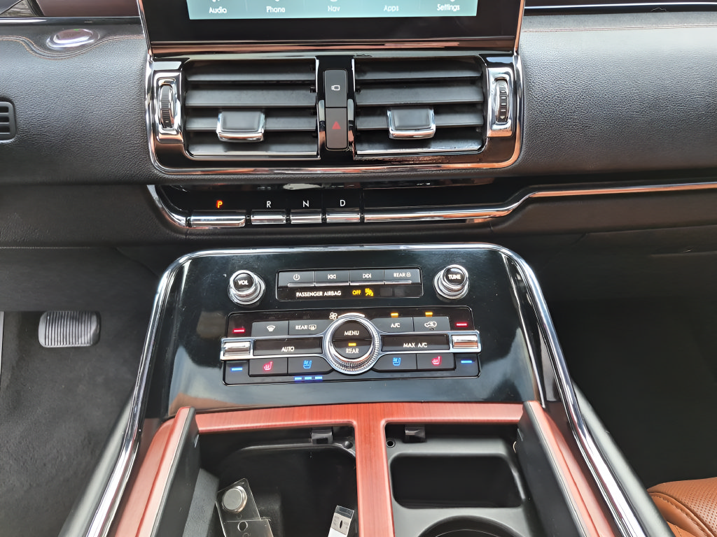 Used 2021 Lincoln Navigator L Reserve AWD/4WD image 24