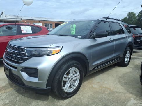 Used 2024 Ford Explorer XLT RWD image 5