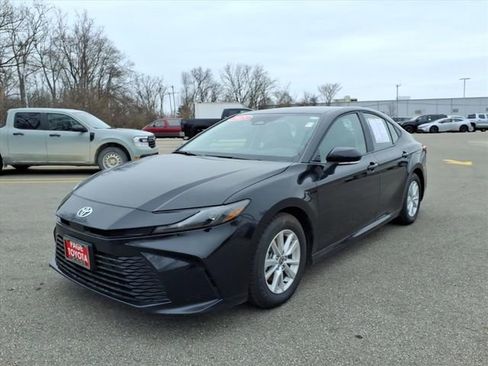 Certified 2025 Toyota Camry LE image 3