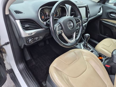 Used 2015 Jeep Cherokee Limited w/ Luxury Group AWD/4WD image 16