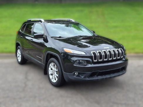Used 2016 Jeep Cherokee Latitude w/ Comfort/Convenience Group AWD/4WD image 8