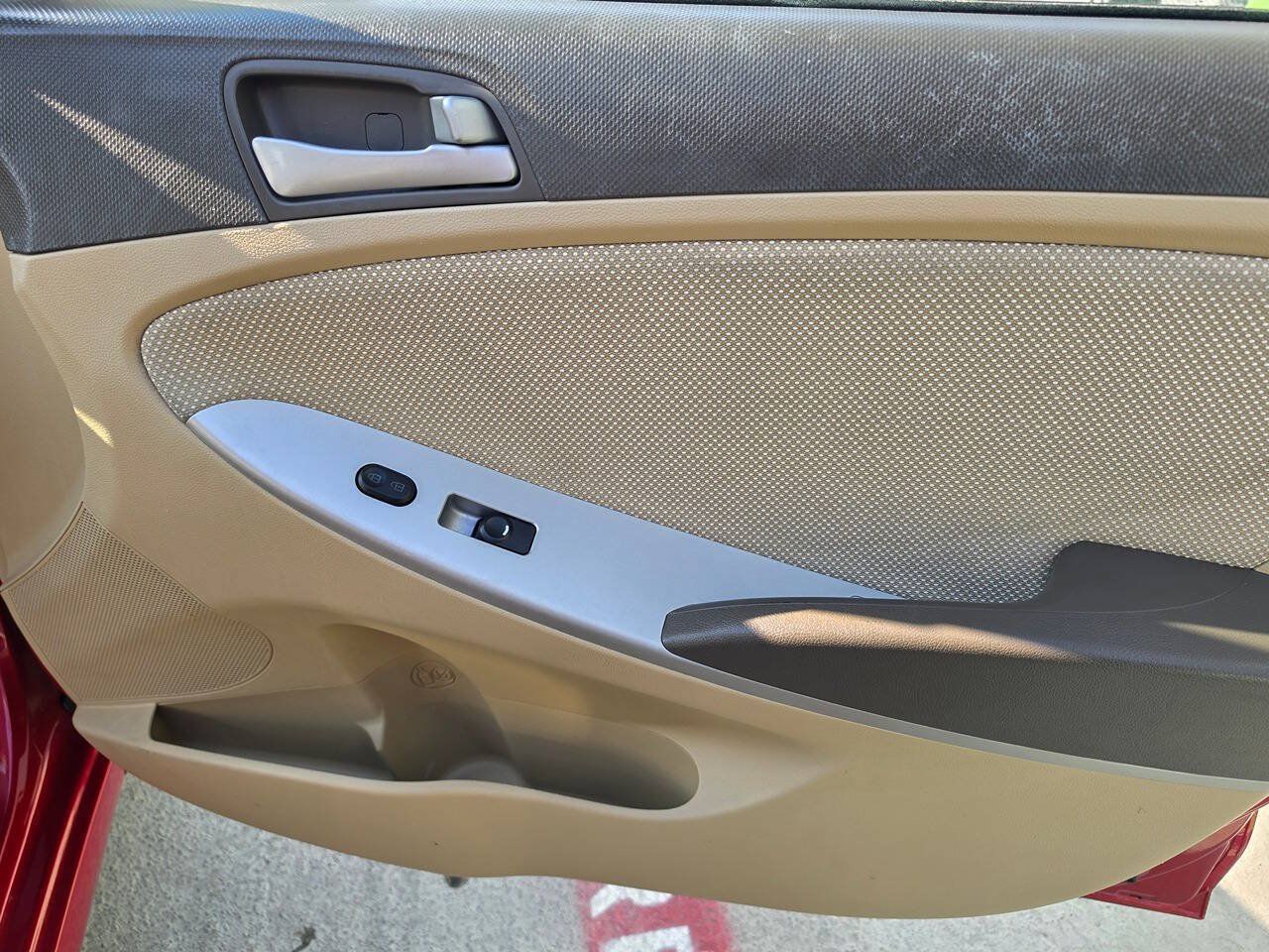 Used 2014 Hyundai Accent GLS FWD image 28