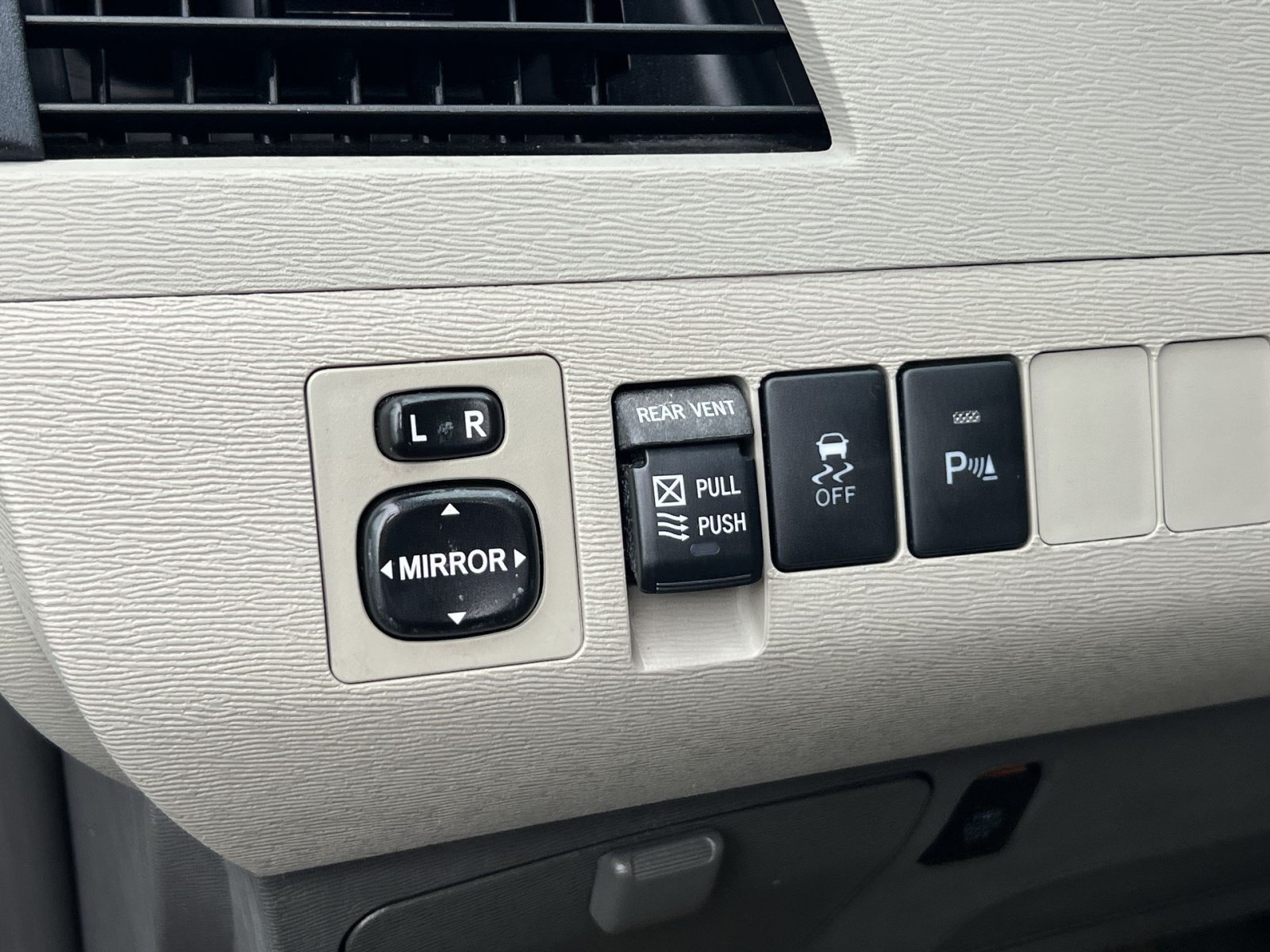 Used 2013 Toyota Sienna XLE w/ Entertainment Pkg FWD image 32