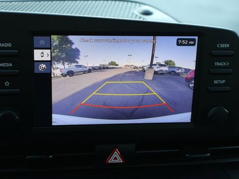 Used 2025 Hyundai Elantra Sport FWD image 5