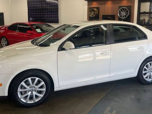 Used 2010 Volkswagen Jetta Limited Edition FWD image 1