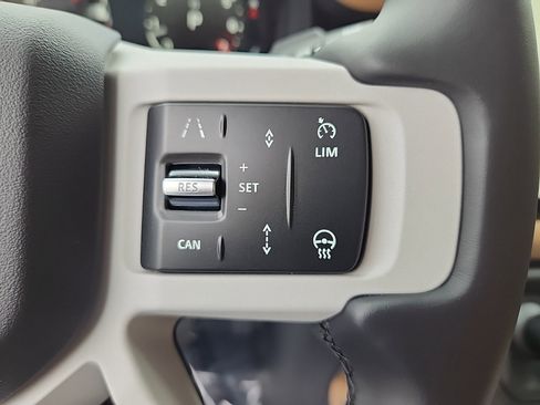 New 2025 Land Rover Defender 110 X-Dynamic SE image 18