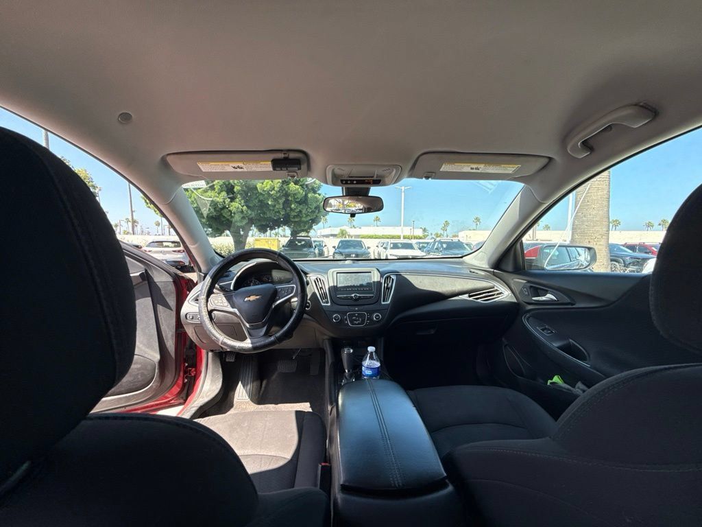 Used 2018 Chevrolet Malibu LT FWD image 29
