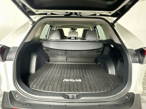 Used 2022 Toyota RAV4 XLE Premium AWD/4WD image 27