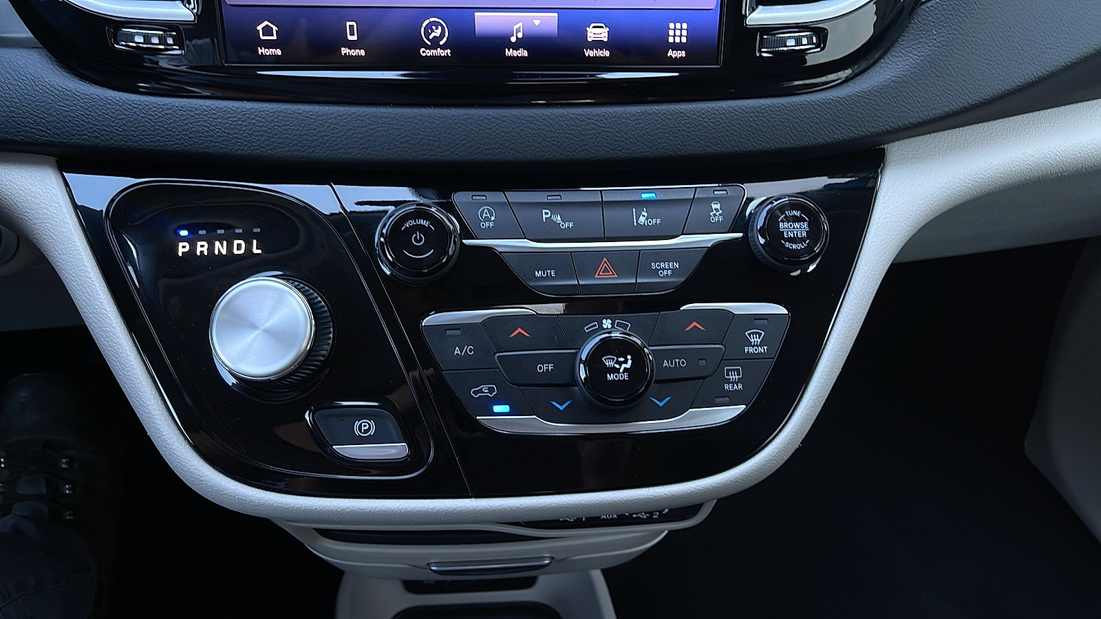 Used 2023 Chrysler Pacifica Touring-L FWD image 18